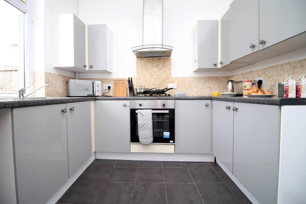 Вилла Holiday House For 7 Guests, Free Wi-Fi & Self Check-In Explore Newport Экстерьер фото