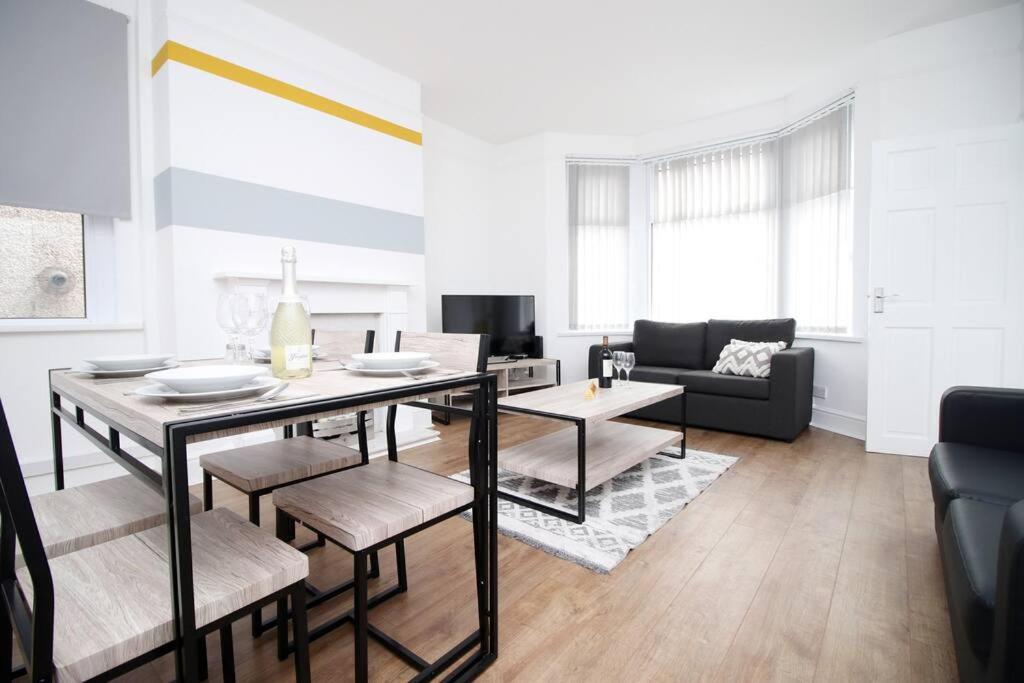 Вилла Holiday House For 7 Guests, Free Wi-Fi & Self Check-In Explore Newport Экстерьер фото
