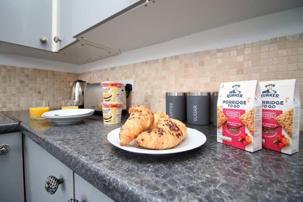 Вилла Holiday House For 7 Guests, Free Wi-Fi & Self Check-In Explore Newport Экстерьер фото