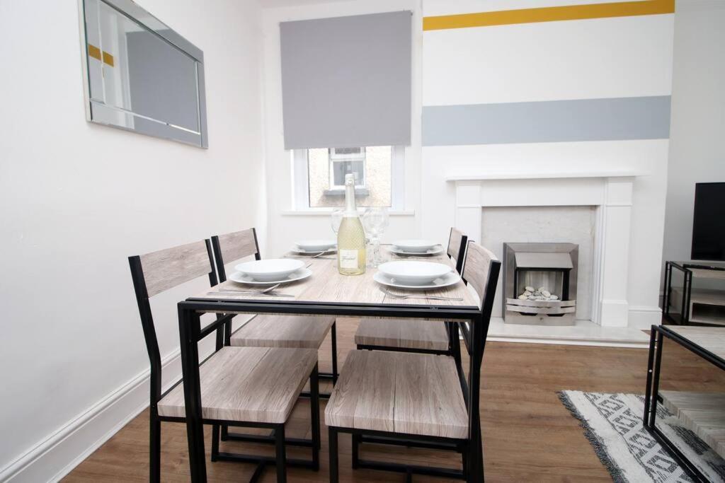 Вилла Holiday House For 7 Guests, Free Wi-Fi & Self Check-In Explore Newport Экстерьер фото