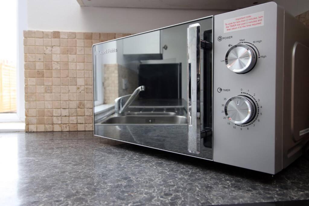 Вилла Holiday House For 7 Guests, Free Wi-Fi & Self Check-In Explore Newport Экстерьер фото