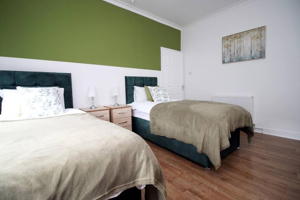 Вилла Holiday House For 7 Guests, Free Wi-Fi & Self Check-In Explore Newport Экстерьер фото