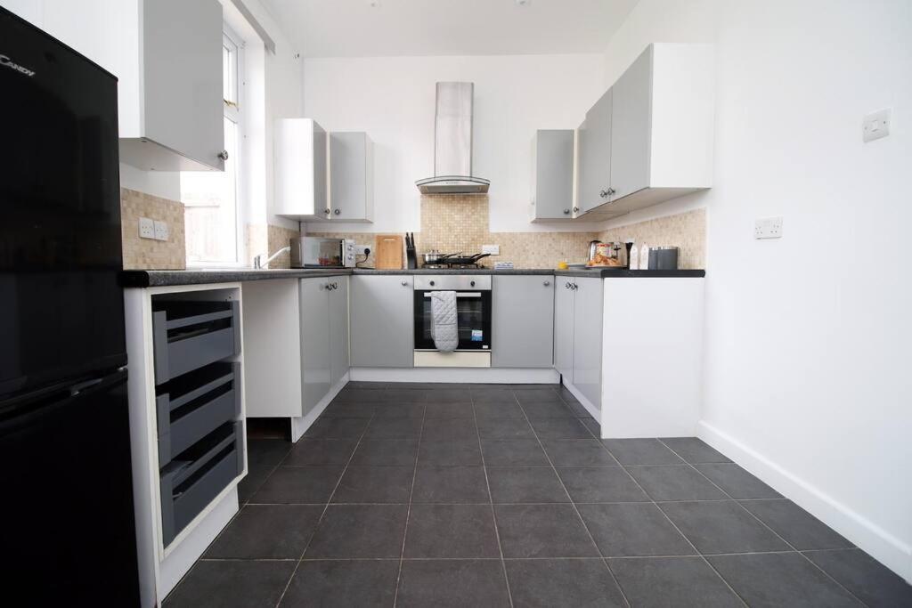 Вилла Holiday House For 7 Guests, Free Wi-Fi & Self Check-In Explore Newport Экстерьер фото